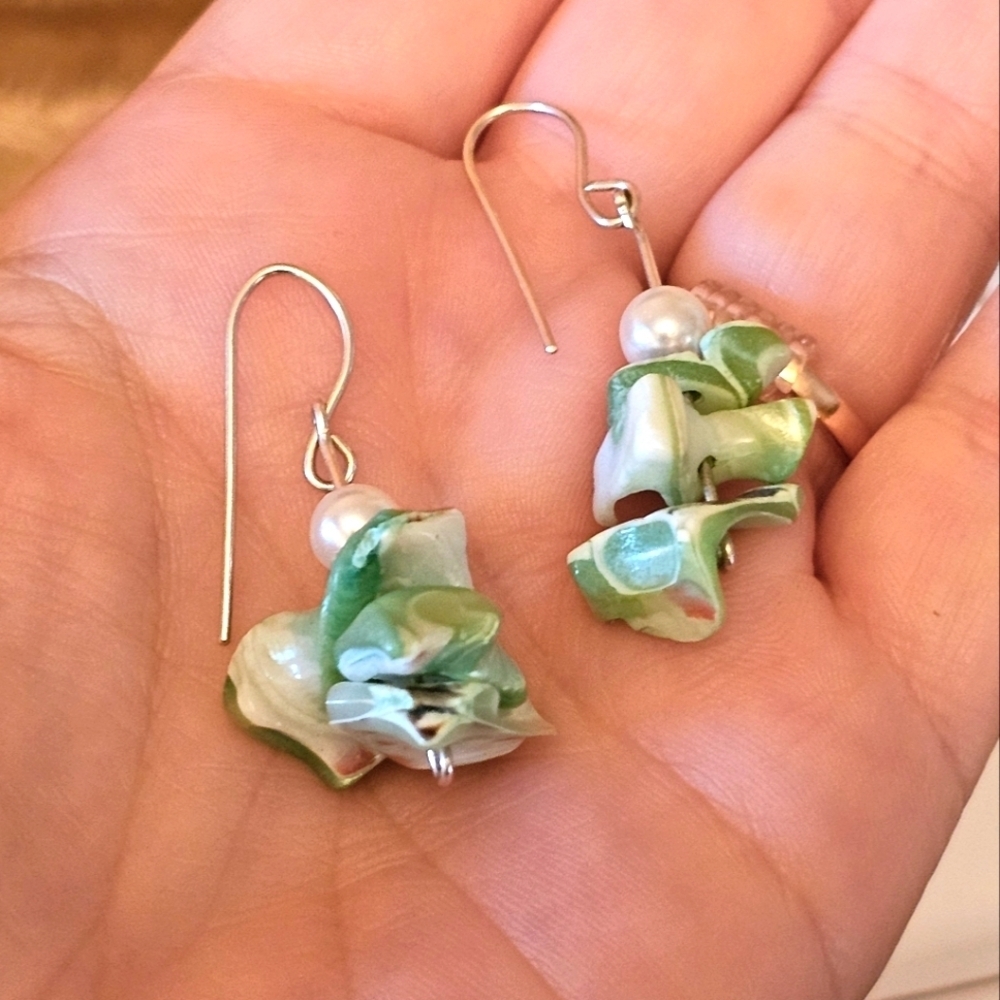 Vtg Elegant Green Mother of Pearl Drop Earrings E1P47